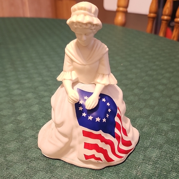 Vintage Avon Patriotic Betsy Ross Figurine American Flag In Original Box - Empty - Picture 1 of 11